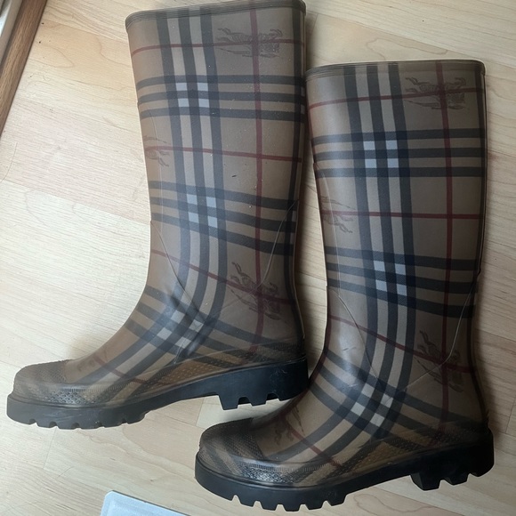 Burberry rain boots - Picture 4 of 4